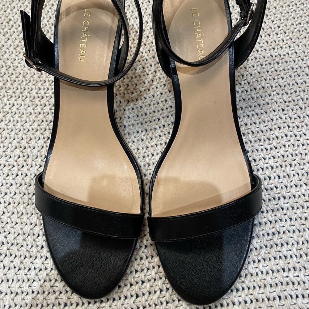 Fabulous little heel Le Chateau